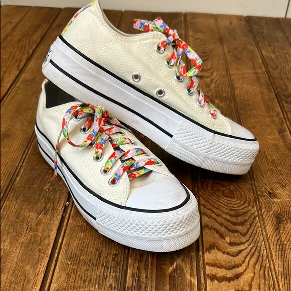 women’s kids Converse White and cream canvas, classic all star Sneakers - Picture 1 of 7
